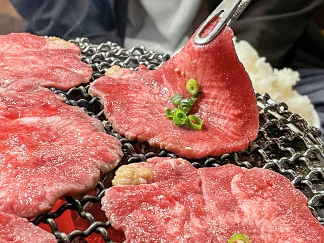 月8日休み・ディナーのみの焼肉店／店長候補　月給28万円以上